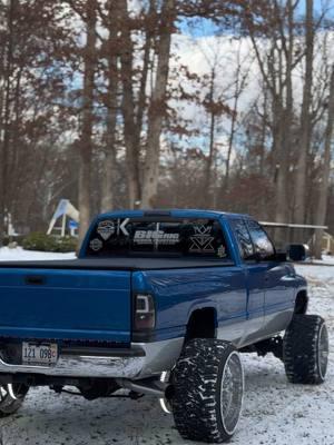 Back with ya girls favorite 2g 🤭#whiteboydiesel #fassfuelsystems #illinois #26x16 #35s #furytire #kg1 #winter 