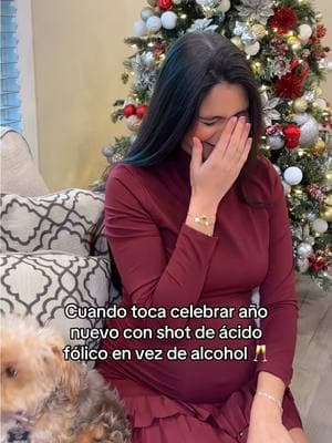 Cuando toca celebrar año nuevo con shot de ácido fólico en vez de alcohol 🤰🍾 #embarazada #humor #añonuevo #2025baby #newyear 