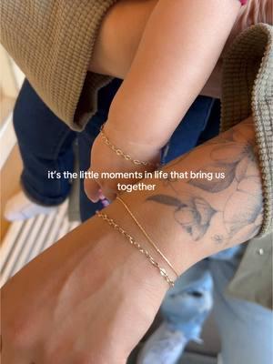 Mom and daughter shared a special little moment today getting linked 💛 Tag the person you would get LINKED for life with ✨ #permanentbracelet #linkedforlife #scottsdalearizona #goldjewelry #newportbeach 