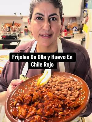 Frijoles de la olla y huevo en chile rojo😋 #sofiaislomba #frijoles #beans  #eggs #mexicanfood #EasyRecipe 