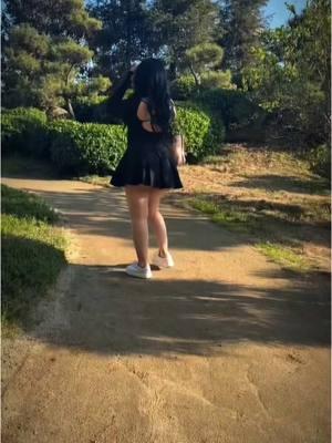 Perfect sporty dress for a nice a walk #japanesegarden #la #blackdress #sportydress #black #ad 