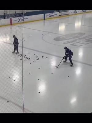 Auston Matthews working on the hands. #austonmatthews #torontomapleleafs #nhlpractice #hockeypractice 