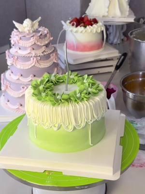 Simple green #fyp #cakedecorating #cutecake #partycake #greencake 