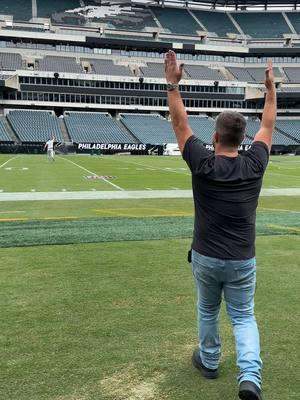 🏈 Your newest QB4 is lined up and ready to go, @Philadelphia Eagles! #HoldynBarder #Eagles #TheLinc #Philly #FlyEaglesFly #GoBirds #NFL