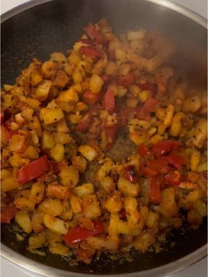 Potato BellPepper Fry ❤️ #todaysdinner #dinner #potato #capsicum #bellpepper #curry #indianfood #indiancurry 