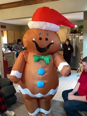 #creatorsearchinsights #merrychristmas #muffinman #muffinmanchallenge #southern #kentucky #christmas2024 #danilynn #fyp #fupシ #fypシ #happyholidays #christmas #gingerbread #family 