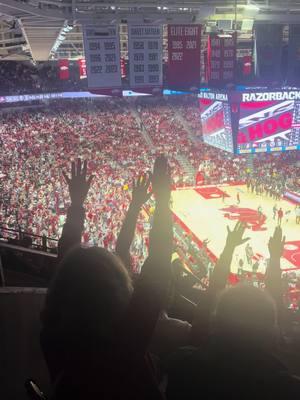 Calling the hogs at Bud Walton Arena! WPS! #hogfans #wps #budwaltonarena #arkansasrazorbacks #arkansasrazorbacksbasketball #callingthehogs 