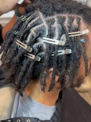 #thebarberexperience_dallastx #deepdetoxifingshampooandconditioningtreatment #tbekingmaker #retwistlocs 