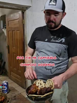 despues de una larga espera por problemas del horno ya pude comer chancho hornado y quedo como en los viejos tiempos sabroso #cerdohornado #marranohornado #navidadenfamilia #añonuevo2025 #chanchohornado #navidad #desdehondurasparaelmundo #rigobertoarn #enhonduras 