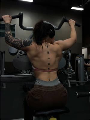 Back againnnnn #fyp #physique #musclemommy #wegojim #GymTok  #foryou #trending #fitness #viral 