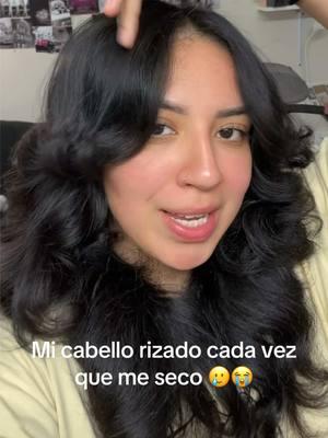 Sin miedo al éxito seguimos 😭 #curlyhair #blowout #yailin #yailinlamasviral #silla #rizos #secadodecabello #cabellolargo 