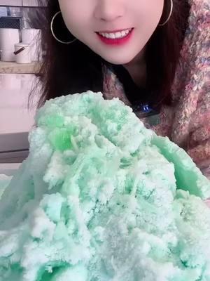 crunchy green freezer frost chunks #ice #iceeating #iceeatingasmr #iceeatingvideos #iceeatingsound #asrm #fyp #viralvideo #freezerfrostasmr #freezerfrost #freezerfrosticeeating #crunchyice #crunchyiceasmr #crunchyiceeating 