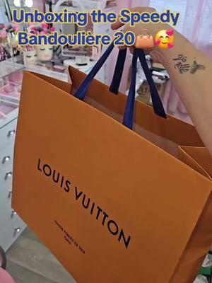 #louisvuittonbag #louisvuittonlover #👜 #speedy #speedy20 #fyp #fpy #fypシ #speedy20bandouliere #paratii @Louis Vuitton #unboxing 