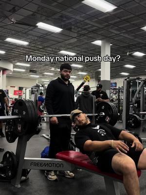 Who else does push on Mondays ?#chest #chestworkout #pushups #pushday #weightlifting #gym #gymbro #gymrat #gympartner #gymbros #gymmeme #gymfail #gymsplit #GymTok #fitness #fyp 