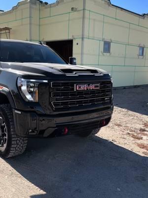 She’s a little dirty right now #gmc #gmcsierra #gmctrucks #gmc2500hd #trokasperronas #trokasmamalonas #ondgas #mamalona #trucktok #fyp 