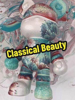 Fluid artwork production processes-Classical Beauty #fluidart #fendooyfluidbear #handmadegifts #giftideas #DesapegaOLX #DIY #bearbrick 