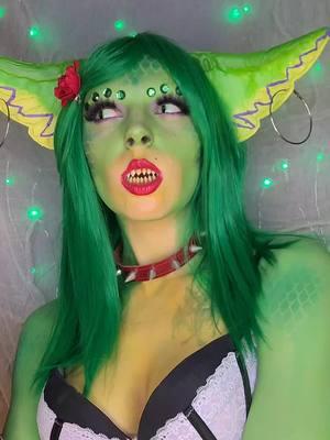 Is it the ears??? #gretagremlin #gremlins2thenewbatch #gremlins2 #monsterhigh #skullectorgreta #gremlin #cosplayer #gremlins #gremlinsmovie 