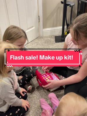 FLASH SALE 😍⚡️Cute make up kits for little girls. Super smart purchase, your little girl(s) will love!! #makeupkit #dressup #girlmom #playdressup #girldad #littlegirls 