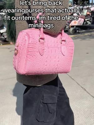 please because the mini purses can not fit the baddie essentials and it’s killing the vibes 😔 #pursetok #pursecollector #fypppppppppppppppppppppppppppppp #baddiesfyp #totebaggirlies #totebagaesthetic 