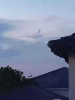 What are these “beings” in the case people are capturing? Is it just an odd cloud formation or does this tie into all the UFO seen across the US? Video Submission Victor Bernal #theparanormalchic #lookup #sky #lightbeing #being #humanoid #unexplained #alien #ufology #ufo #cloud #paranormal #paranormalinvestigation #witness #proof #fyp 