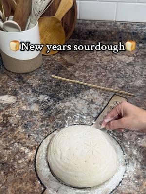 Didn’t turn out exactly how I envisioned but still cute!! #newyears#sourdough#sourdoughbread#scoring#breaf#breadtok#fyp#2025