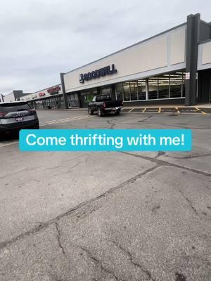 Come thrifting with me! #thrift #thrifted #thrifting #thriftshop #thriftstore #comethriftingwithme 