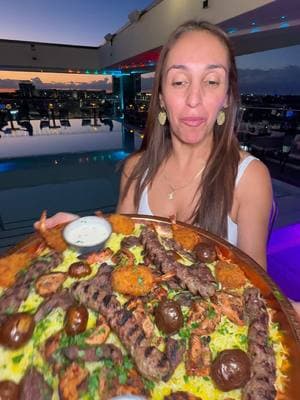 Rooftop en  ORLANDO FLORIDA con comida espectacular y unas vistas increíbles Aquí si la Enamoras garantizado 📍KA LA Rooftop & Lounge  6801 Visitors Circle  Orlando Florida 32819 #rooftoporlando #orlandoflorida #comidamediterranea #orlandofl 