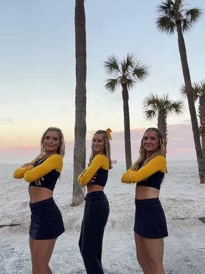 so whos winning today? @Carly Cehelsky @aubrey mckinley #umich #cfpnationalchampionship #michiganfootball #alabamafootball #bowlgame 