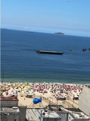 Empezaremos el año nuevo en la playa de Copacabana, Brazil! #brqzil #copacabana #beach #riodejaneiro 