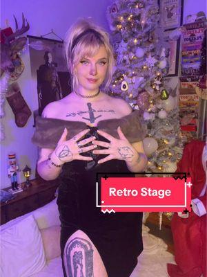 I#this dress is absolutely stunning! #retrostage #retrofashion #vintagefashion #velvetdress @RETRO STAGE SHOP 