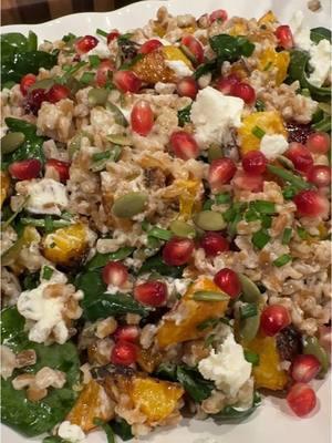 Looking for a delicious, nutritious salad you’ll want to make all winter long? Make my Butternut Squash Farro Salad with dried cranberries, pomegranate arils, pumpkin seeds, goat cheese and more! 😍 #farrosalad #farro #healthyrecipes #nutritious #butternutsquash #fyp 