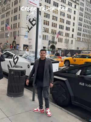 Cyber Truck New York #cybertruck #car #supercar #qrokers #truck #singhisking #fun #travel #trip #walkings #tourism #tourist #famous #places #attraction #dreamcar #usa #elonmusk 