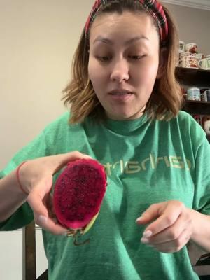 I tried dragon fruit for the first time #tephy #fyp #followmeforchaos💜 #tephytriesthings #tephytastetesting #dragonfruit #idontlikeit #itdoesnttastelikeanything #3outof10 #blah 