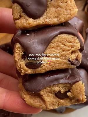 Recipe link in bio ✨ #protein #proteinsnacks #proteindessert #highprotein #cookiedough #nobake #chocolate #ediblecookiedough #dairyfree #proteinpowder 