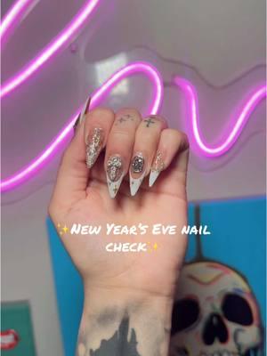 My fav set evaaaa #fypシ #fyp #nailcheck #newyearsevenails #nails #newyearsnailinspo 