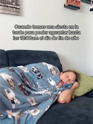 Hay que tomar la siesta gente, pa que no sospechen 🤣🤣😎 #humor #findeaño #31dediciembre #parati #foryoupage #fypシ #viejos 