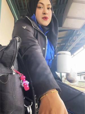 Waiting long for the train 🚂 😣 lol 😂 #trending #tiktokusa🇺🇸 #bangladeshi_tiktok #ishqqueen #manymoretogo #usabengali #ayatsmomfromusa #sylheti #foryoupage #fypシ゚viral #nazma_munna #ozonepark 