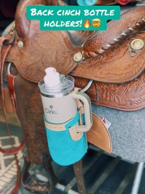 These back cinch bottles holders are awesome! 🤩 #leathercraft #cowhide #customhorsetack #smallbusinesstiktok #supportsmallbusiness #punchy #KnotsByK #backcinch #bottleholder 