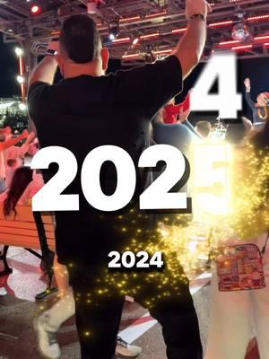 Gracias 2024 y bienvenidos 2025. ”¡Parceros! Este año fue una locura: platos que nos sorprendieron, emprendimientos que inspiraron y momentos que quedarán para siempre. Gracias a todos los que han confiado, apoyado y caminado conmigo en esta aventura. Pero prepárate… porque el 2025 viene más grande, más fuerte y con algo que nunca hemos hecho antes. ¡Lo que el parce recomienda es bueno, y lo que viene será épico! ¡Nos vemos en el 2025, parce! 🚀🔥” Hashtags sugeridos: #elparcerecomienda #gracias2024 #bienvenido2025 #emprendimientos #foodtruck #restaurant #restaurantes #recomendaciones