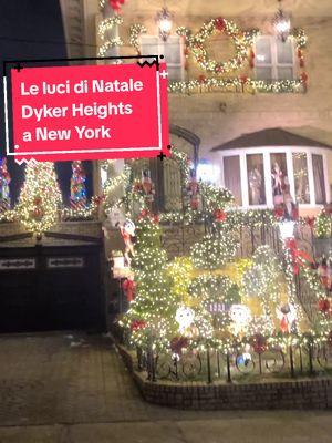 Nevica a New York. Le case con le luci di Dyker Heights #MagnagatiInAmerica #dykerheights #newyorkcity #nevica #neve 