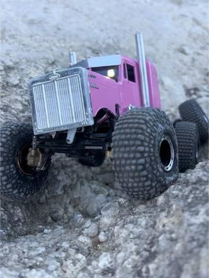 Putting my lil pink peter in a nice notch Use the link in my profile to get yours today #fms#fcx24#FCX246x6#peterbilt#rcbigrig#Texas#Houston#rcrockcrawler#Rcoutdoor#rccars#rccrawler#rcfun#rcadventure#injora#rcoffroad#rclifestyle#rcaddiction#crcar#rc4x4