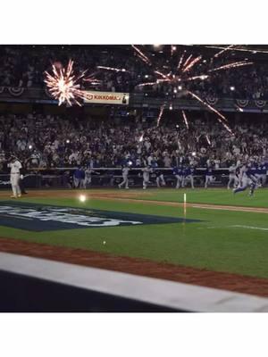 The "BALL DROP" brought to you by yours truly... Aaron Judge! #yankees #aaronjudge #dodgers #mlbtiktok #MLB #baseball #beisbol #balldrop #newyearsresolution #newyorkcity 