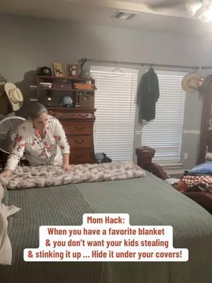 Mom Hack: Hide your blanket under your covers.. 😂😂 You’re welcome. #kids #momhack #LifeHack #bestblanketever #MomsofTikTok #momofteens #throwblanket #momstuff #giftguide #newyearnewme 