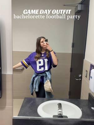 The cutest Bach theme 🏈🥂 #gamedayoutfit #gamedaystyle #footballoutfit #vikings #bachelorettetheme 