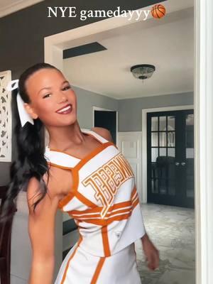 GO VOLS! 🏀 #foryoupage #foryou #fyp #tennesseecheerleader #universityoftennessee #university #college 