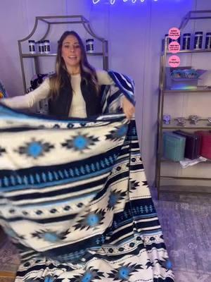 These 82x90 mystery blankets are the best! Go snag you one up today!!🩵🩶 #envystylzboutique #envystylzexclusive #envystylzblankets #mysteryblanket #softandcozy #western #aztec #amazingdeals #etxboutique 