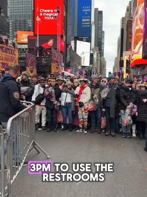 Replying to @karliexcx A very important NYE update from @Times Square NYC 🥳🥂 This year the gates will only be open at 3pm. This video was taken last year around 10:20 am. This year you’re gonna see similar scenes after 3 pm. #entertainmentnews #timessquare #nye #2025 #balldrop 