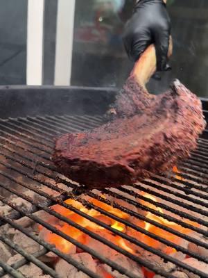 Searing before the rest and slice! #ribeye #ribeyesteak #tomahawk #tomahawksteak #tomahawkribeye 