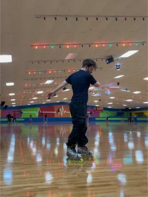 one foot spin fails and extras 📸: @Divine  and Ivery #texasrinkrats #nyctodotexe #rollerskating #skate #rollerskates #freestyleinline #inlineskate #inlineskating #rollerblade #rollerblading #fyp #fypシ゚viral 