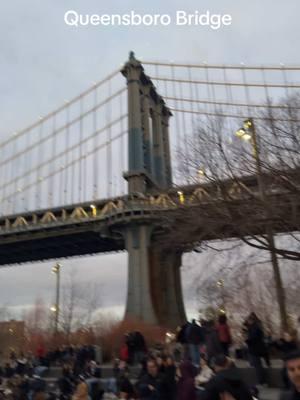 Queensboro Bridge with Tram towards Roosevelt Island #queensborobridge #bridge #tramway #tram #roosevelt #island #qrokers #tourist #singhisking #travel #fun #famous #places #trip #attraction #singh #newyork #usa 